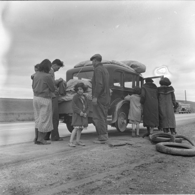 Mexican migrants on a road in 1936 | Dorothea Lange, Library of Congress