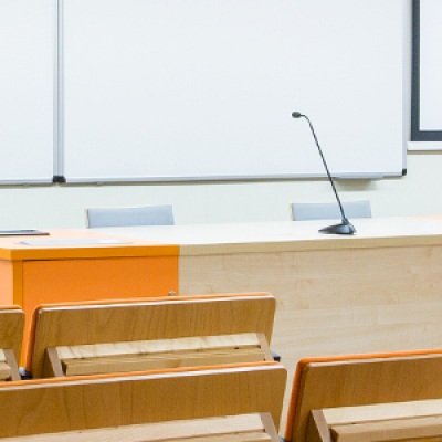 Classroom panoramic | Shutterstock, Photographee.eu