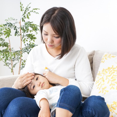 Sick mother with child | Shutterstock, maroke