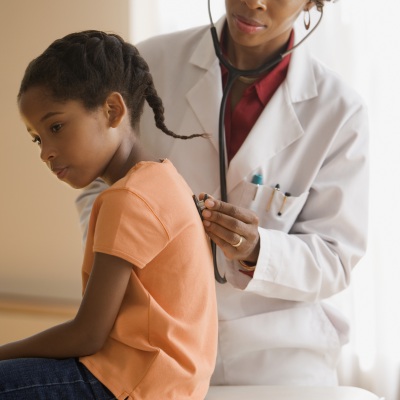 Young African American girl being examined | Shutterstock, Blend Images