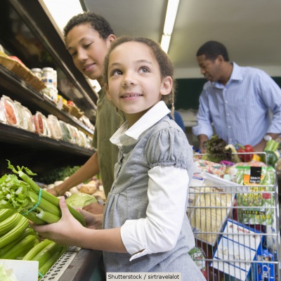 Family at grocery store | Shutterstock, sirtravelalot