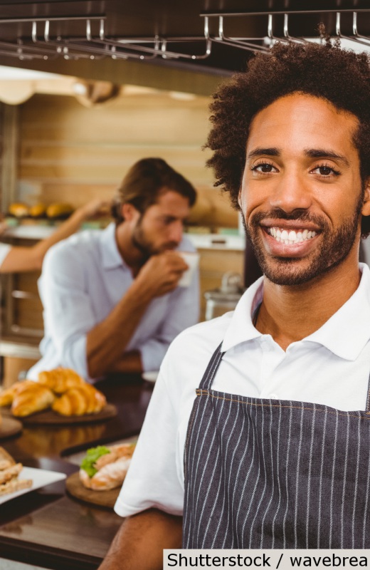 African American barista | Shutterstock, wavebreakmedia