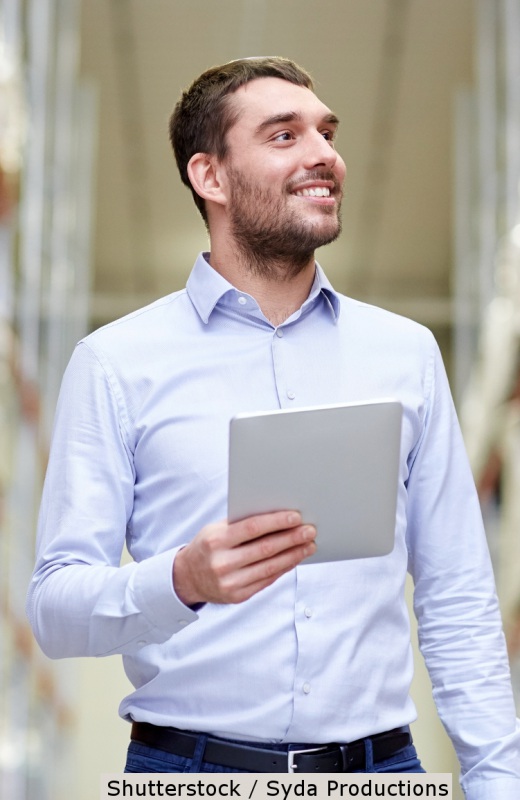 Young worker with tablet | Shutterstock, Syda Productions